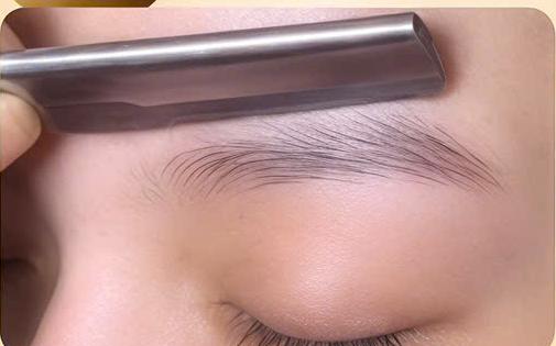 Tỉa Gọn Chân Mày (Brow Trim)