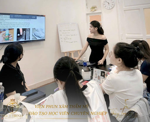 Master Thuỳ Trinh giảng dạy kèm học viên thực chiến